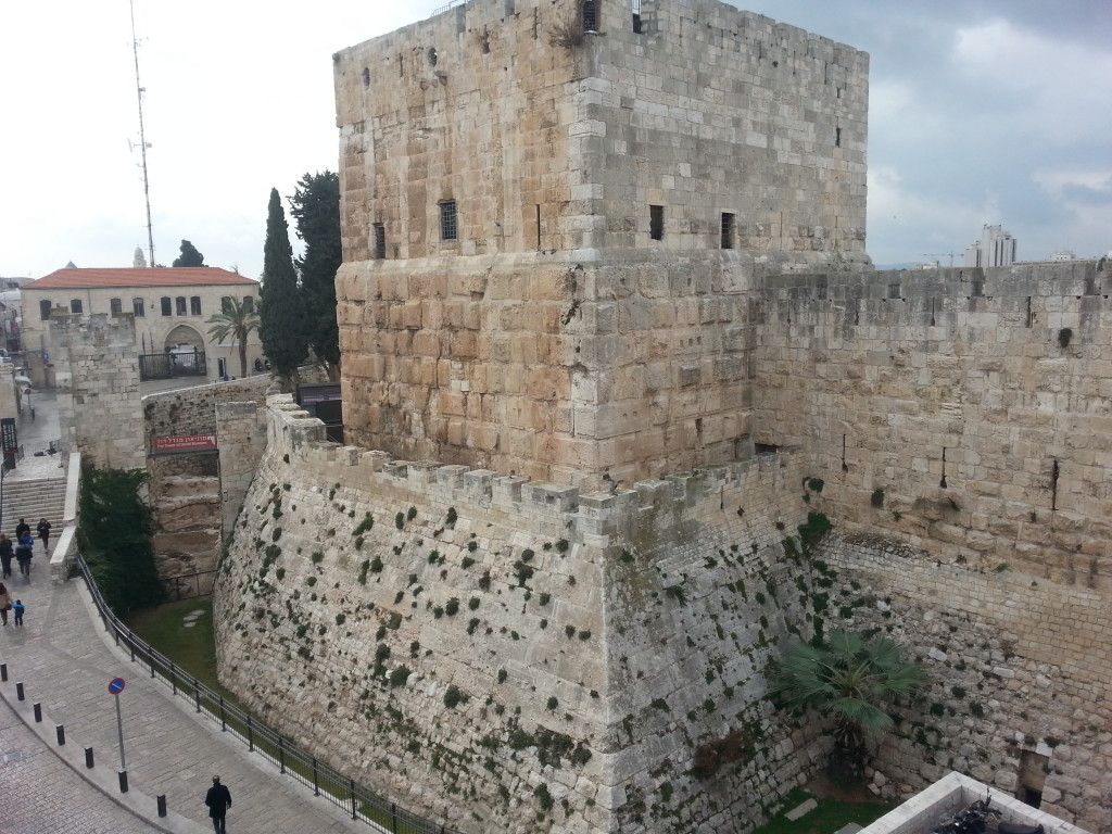 מגדל דוד במלוא הדרו מגג מלון פטרה