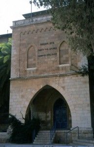 הכניסה לבניין בית הכנסת האיטלקי