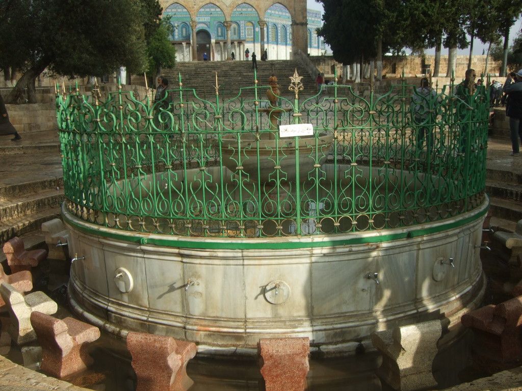 ה"כוס" - מתקן לרחיצת רגליים בהר הבית נבנה על ידי מושל דמשק במאה ה - 14 - תנקיז