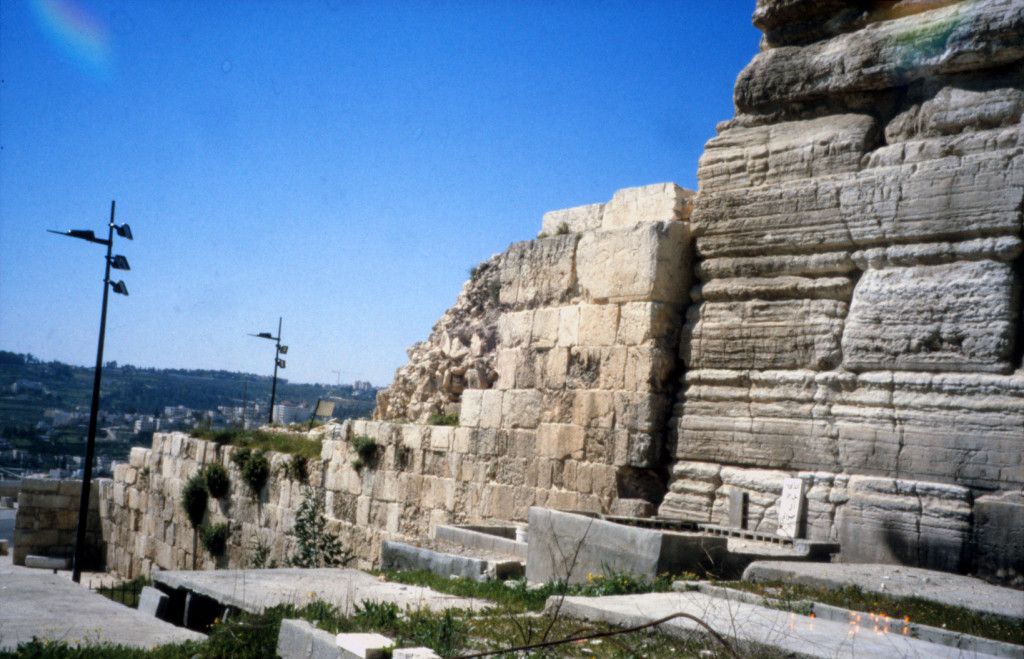 חומת אאודוקיה הצמודה לחומתו של הורדוס