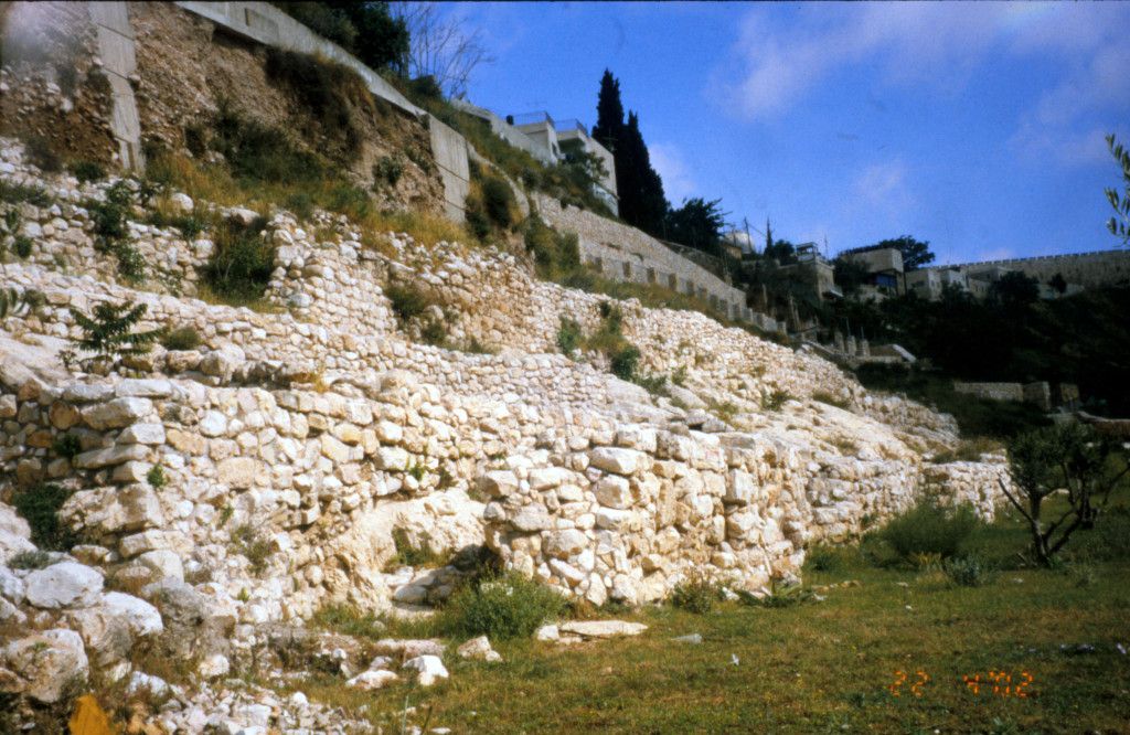 שרידי החומה היבוסית ששימשה גם בימי בית ראשון