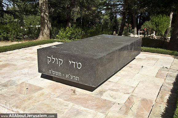 קברו של טדי קולק בהר הרצל