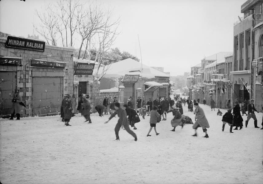 רחוב יפו בקטע שבין שער יפו וכיחכר צה"ל בשלג של שנת 1942