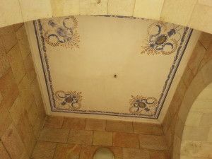 תקרת אחת המרפסות בבית אמדורסקי